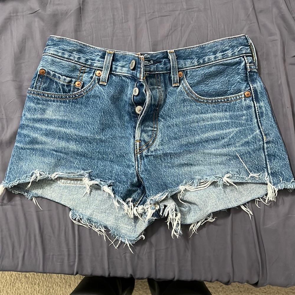 Lulus Levi’s premium shorts (high waisted)